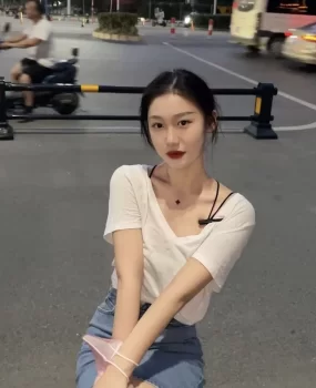 甜里透着骚的反差女