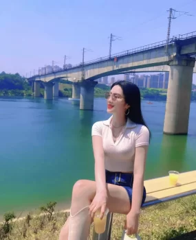 小学语文老师脾气好漂亮本人