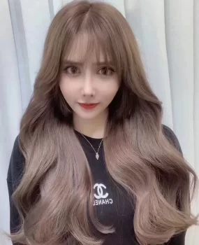 上海的一个妹妹出来兼职 身材好白嫩